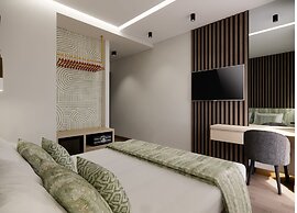 Chrispy City Living ex Nefeli