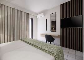 Chrispy City Living ex Nefeli