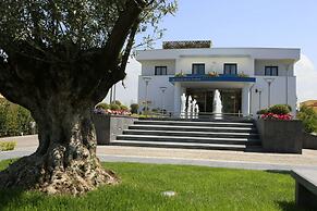La Costiera Hotel