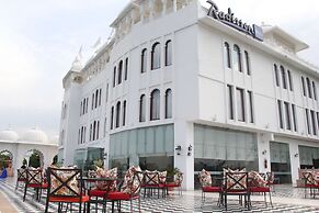 Radisson Blu Udaipur Palace Resort & Spa