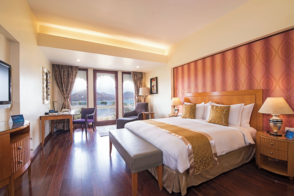 Radisson Blu Udaipur Palace Resort & Spa
