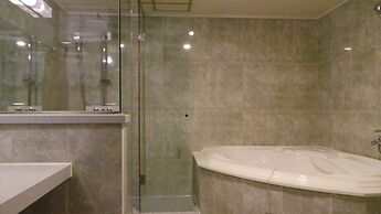 Amour Hotel