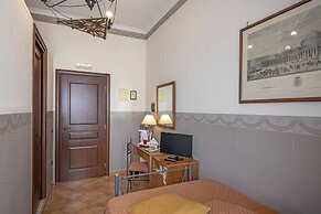 Pinto Storey Hotel