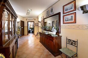 Pinto Storey Hotel