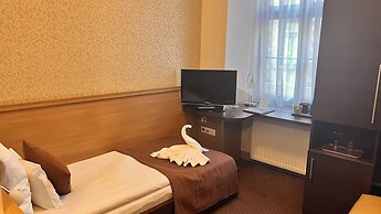 Central Hotel 21