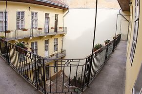 Central Hotel 21