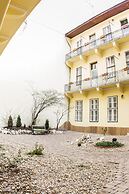 Central Hotel 21