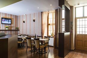 Central Hotel 21