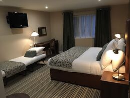 Twin Oaks Hotel