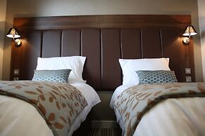 Twin Oaks Hotel