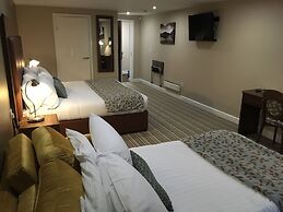 Twin Oaks Hotel