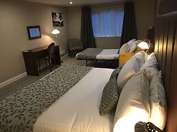 Twin Oaks Hotel