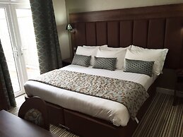 Twin Oaks Hotel
