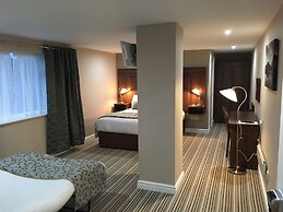 Twin Oaks Hotel