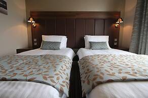 Twin Oaks Hotel