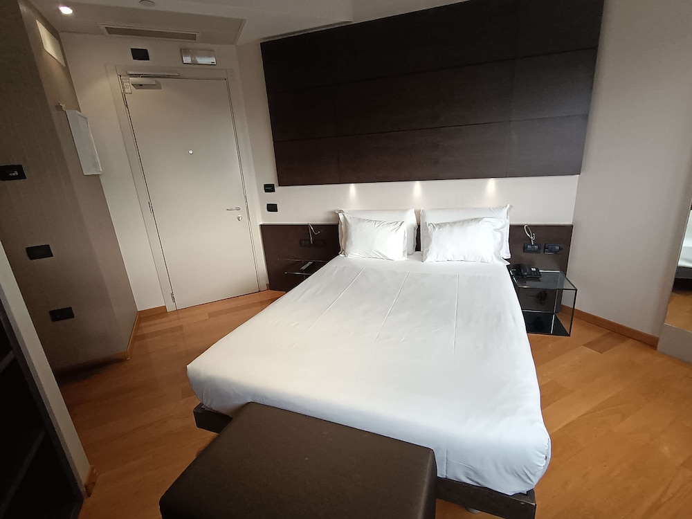 Best Western Plus The Hub Hotel