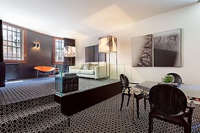 Charming House iQs