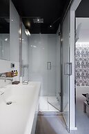 Charming House iQs