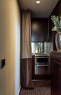 Charming House iQs