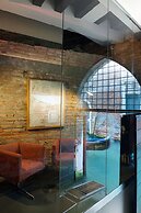 Charming House iQs