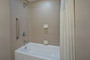 Holiday Inn Express & Suites Kingston Central by IHG