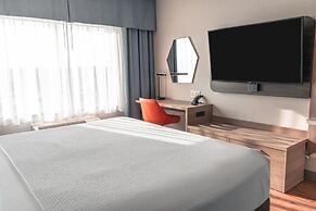 Holiday Inn Express & Suites Kingston Central by IHG