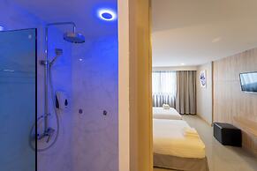 Rodina Beach Hotel