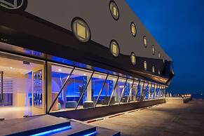 Rodina Beach Hotel