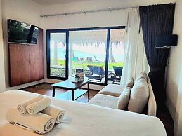 Twin Bay Resort