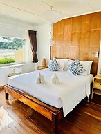 Twin Bay Resort