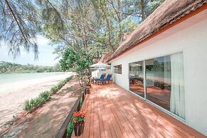 Twin Bay Resort