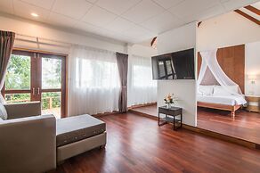 Twin Bay Resort