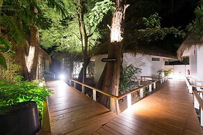 Twin Bay Resort