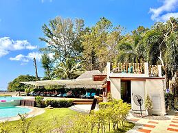 Twin Bay Resort
