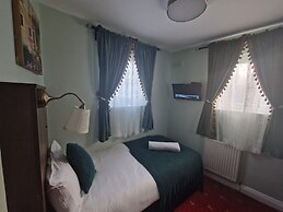 Lyndon House