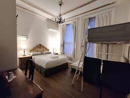 Hotel Ambrose
