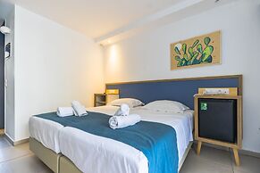 Alia Beach Hotel
