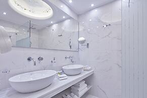 AVA Hotel & Suites