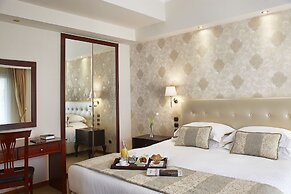 AVA Hotel & Suites