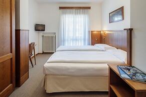 Hotel Al Larin