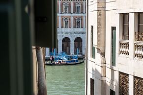 Locanda Leon Bianco on the Grand Canal