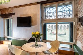 Locanda Leon Bianco on the Grand Canal