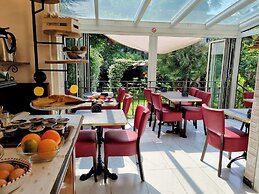 Charly Hotel