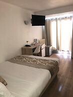 Empire Hotel
