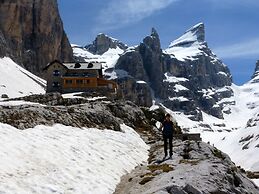 Hotel Alpina