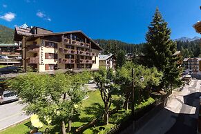 Hotel Alpina