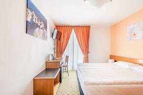 Hotel Alpina