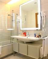 Rota Suites