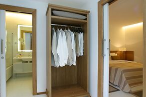 Rota Suites