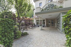 Hotel Athena